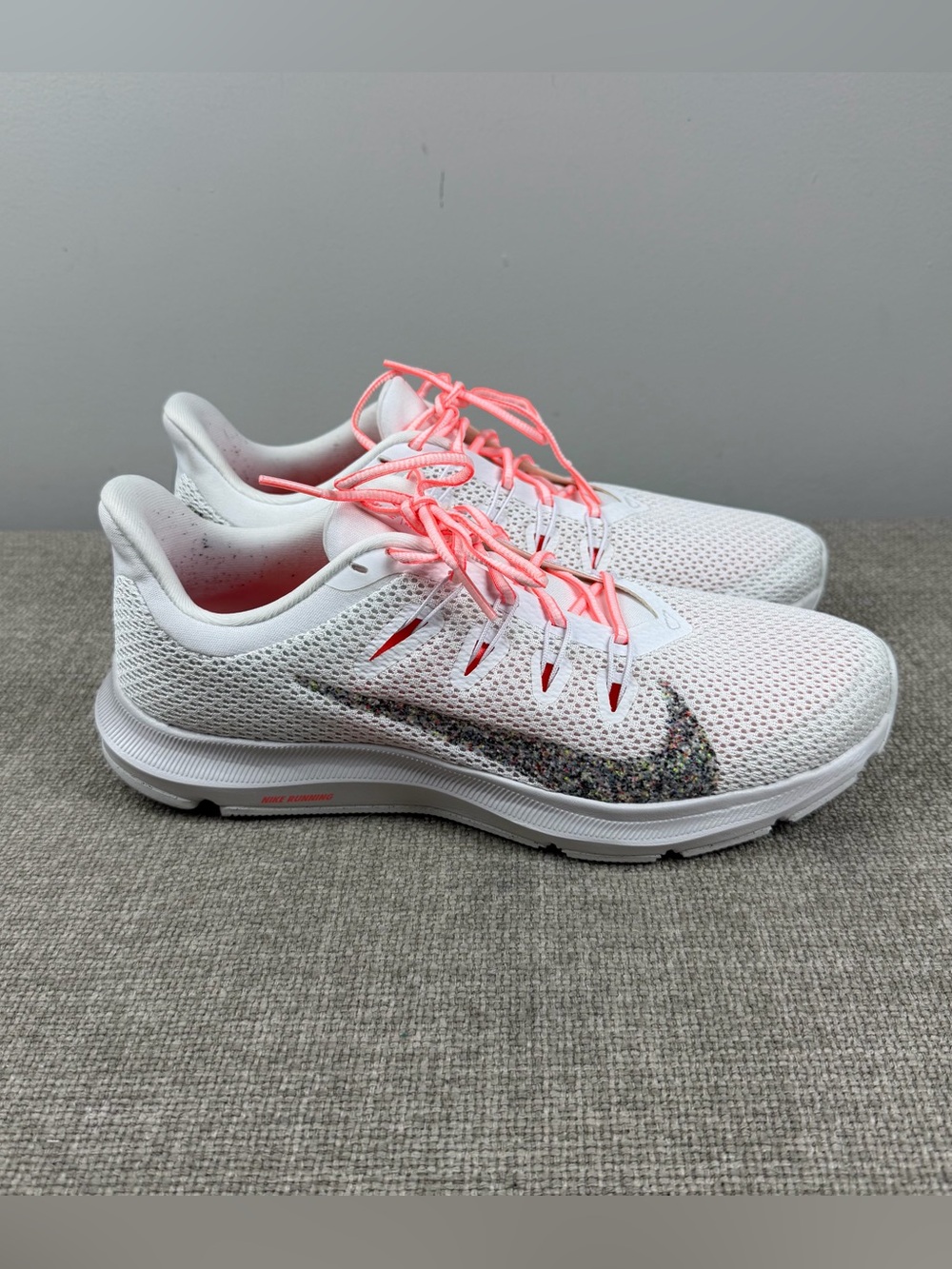 Women’s Nike QUEST 2 White/Vast Gray Running Athletic Sneakers Size 9